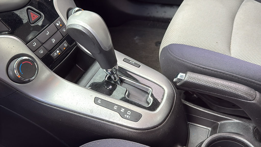 Used 2014 Chevrolet Cruze LS FWD image 33