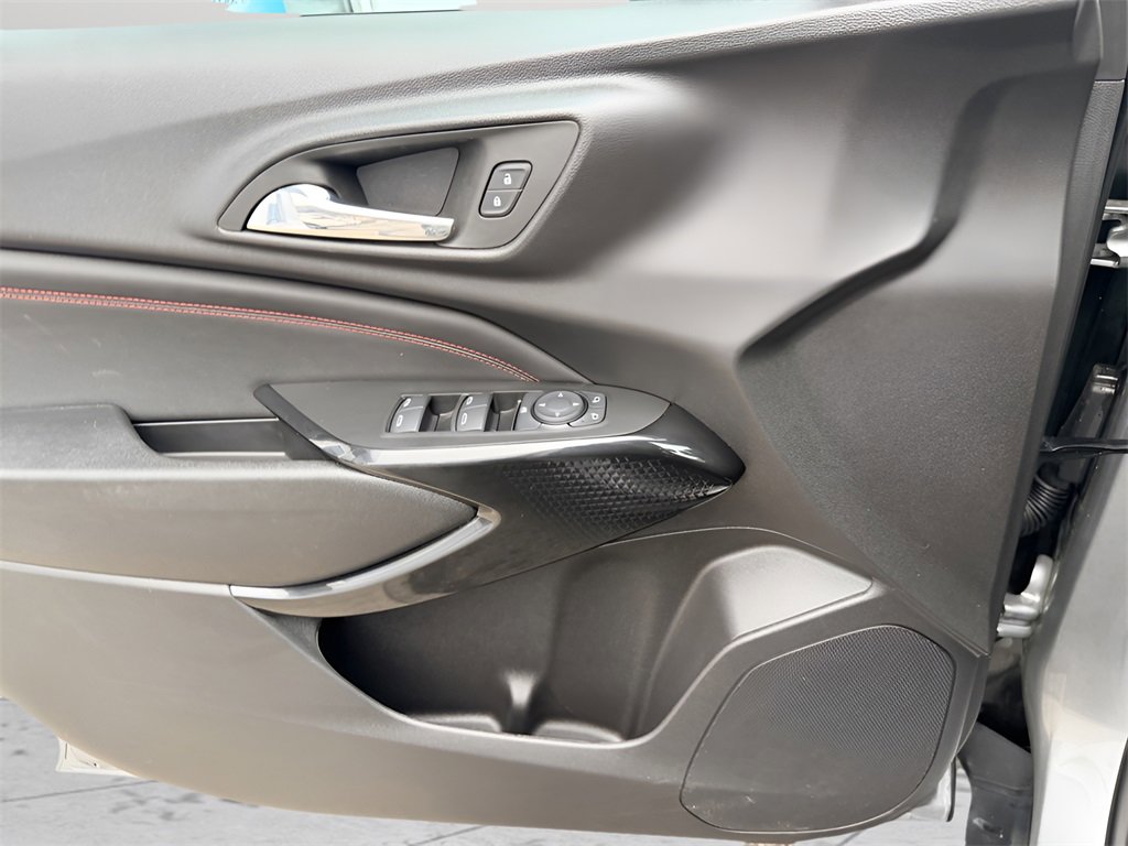 Used 2025 Chevrolet Trax RS w/ Driver Confidence Package image 21