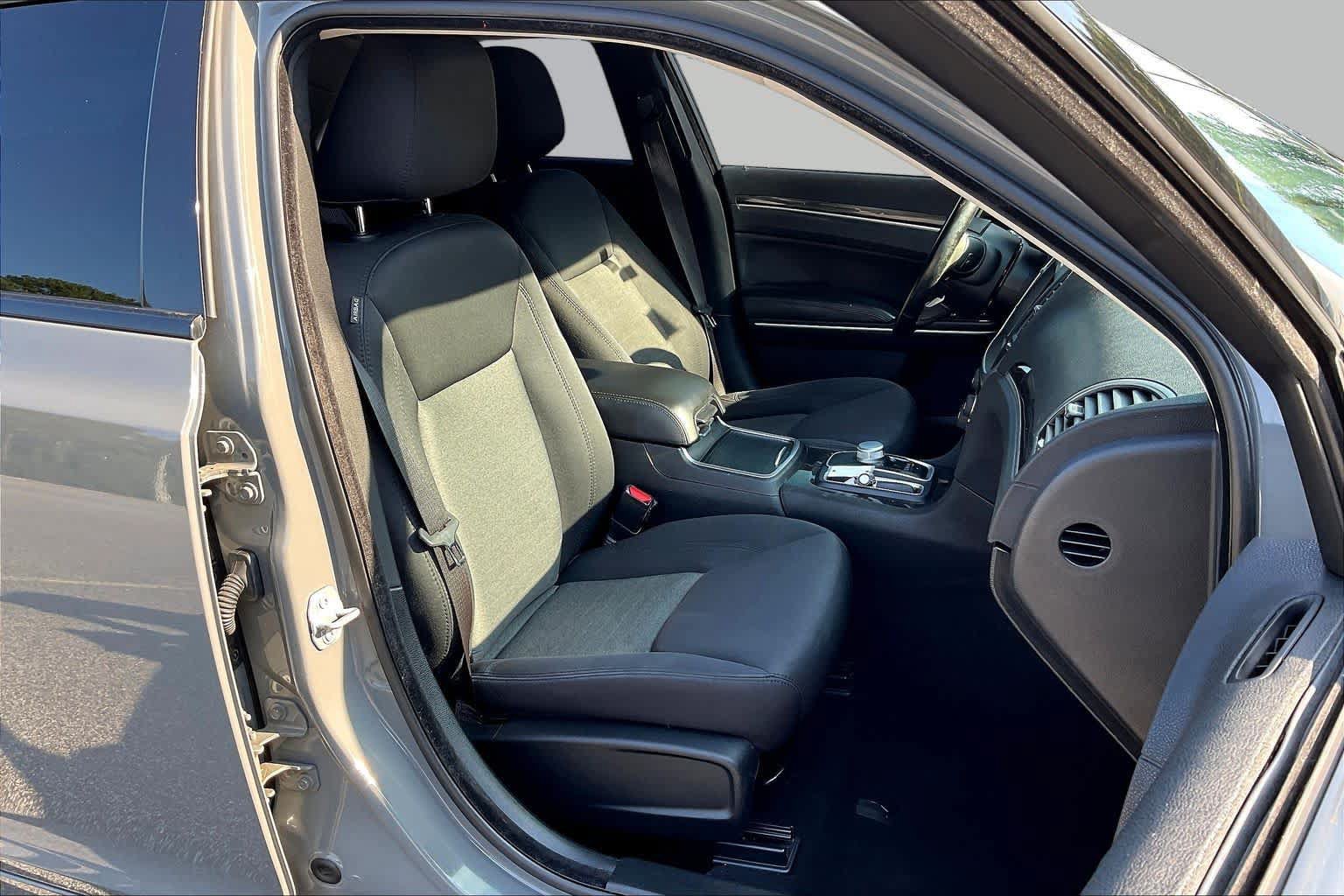 Used 2019 Chrysler 300 Touring w/ Sport Appearance Package RWD image 9