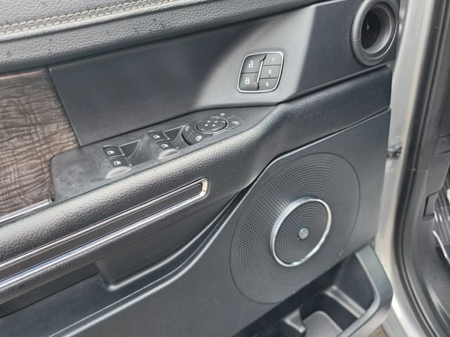 Used 2021 Ford Expedition Max Limited RWD image 3