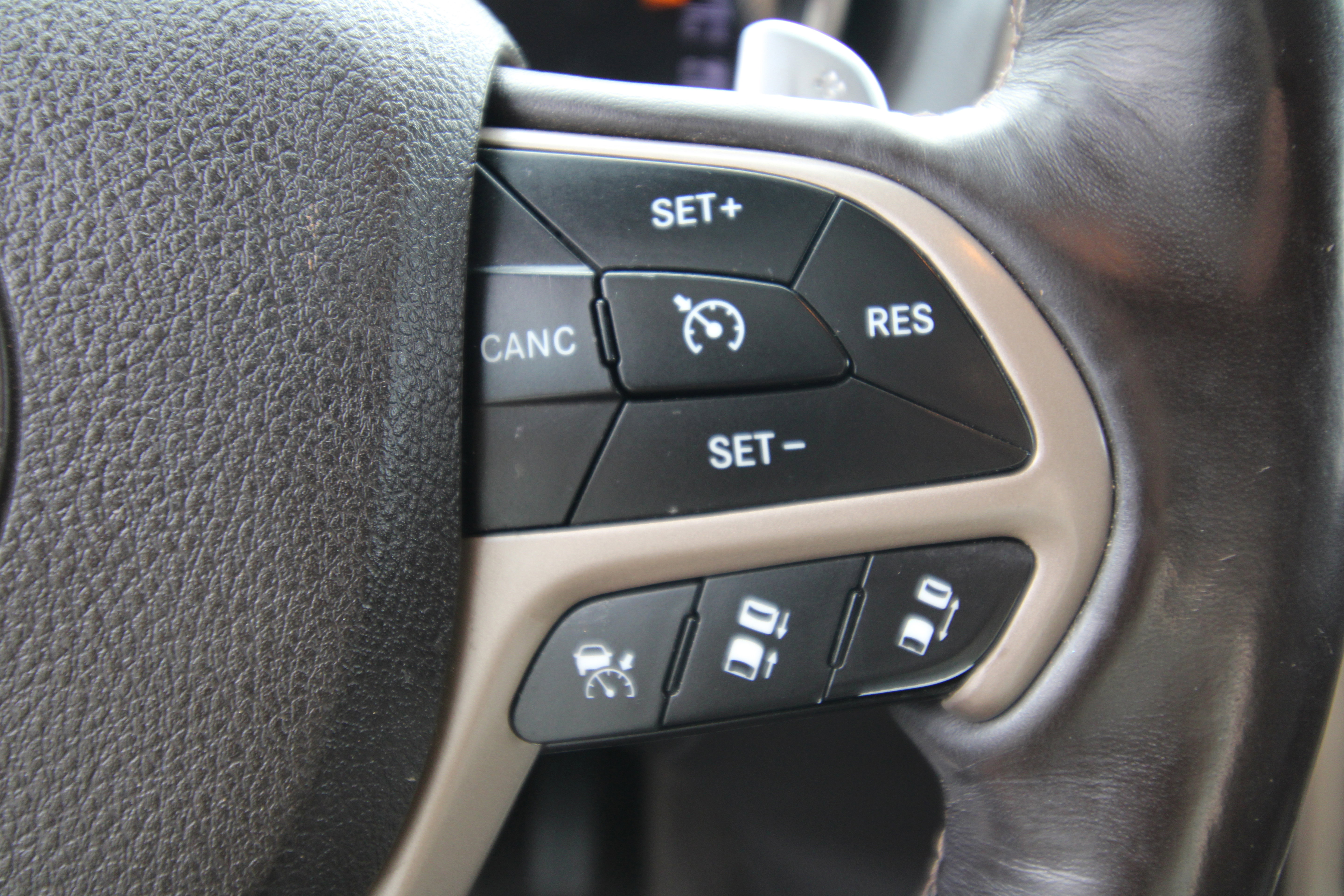 Used 2014 Jeep Grand Cherokee Summit AWD/4WD image 34