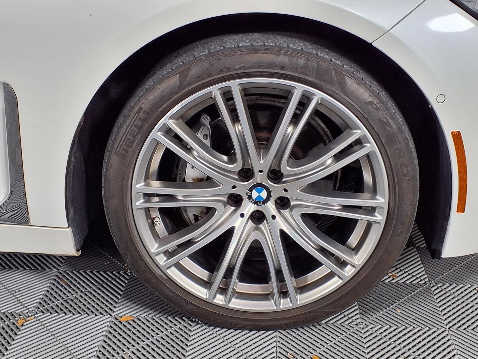 Used 2022 BMW 740i w/ Premium Package RWD image 34