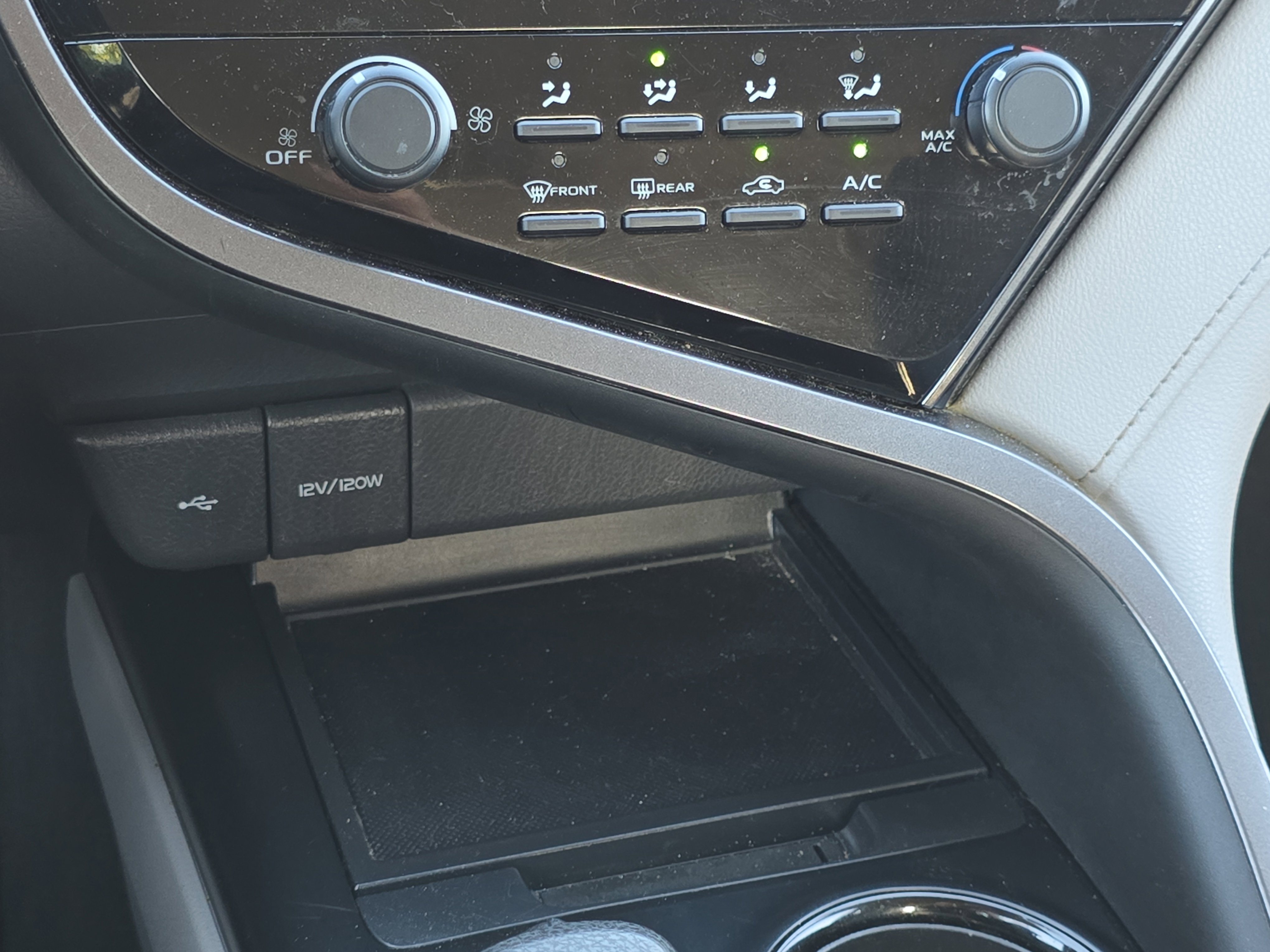 Used 2020 Toyota Camry LE FWD image 22