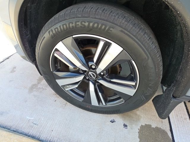 Used 2023 Nissan Rogue SL image 10