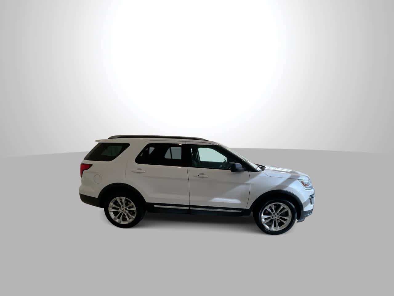Used 2018 Ford Explorer XLT AWD/4WD image 9