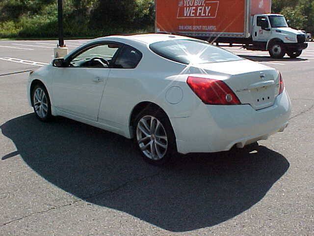 Used 2011 Nissan Altima 3.5 SR FWD image 12
