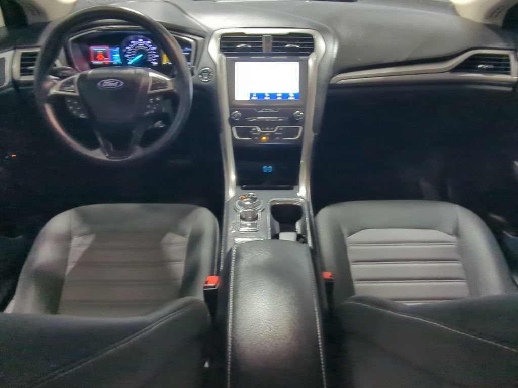 Used 2020 Ford Fusion SE FWD image 18