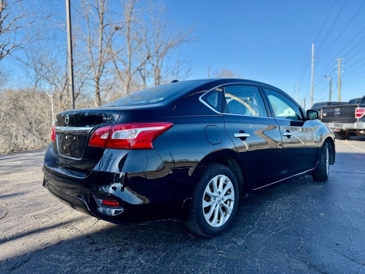 Used 2018 Nissan Sentra SV FWD image 3