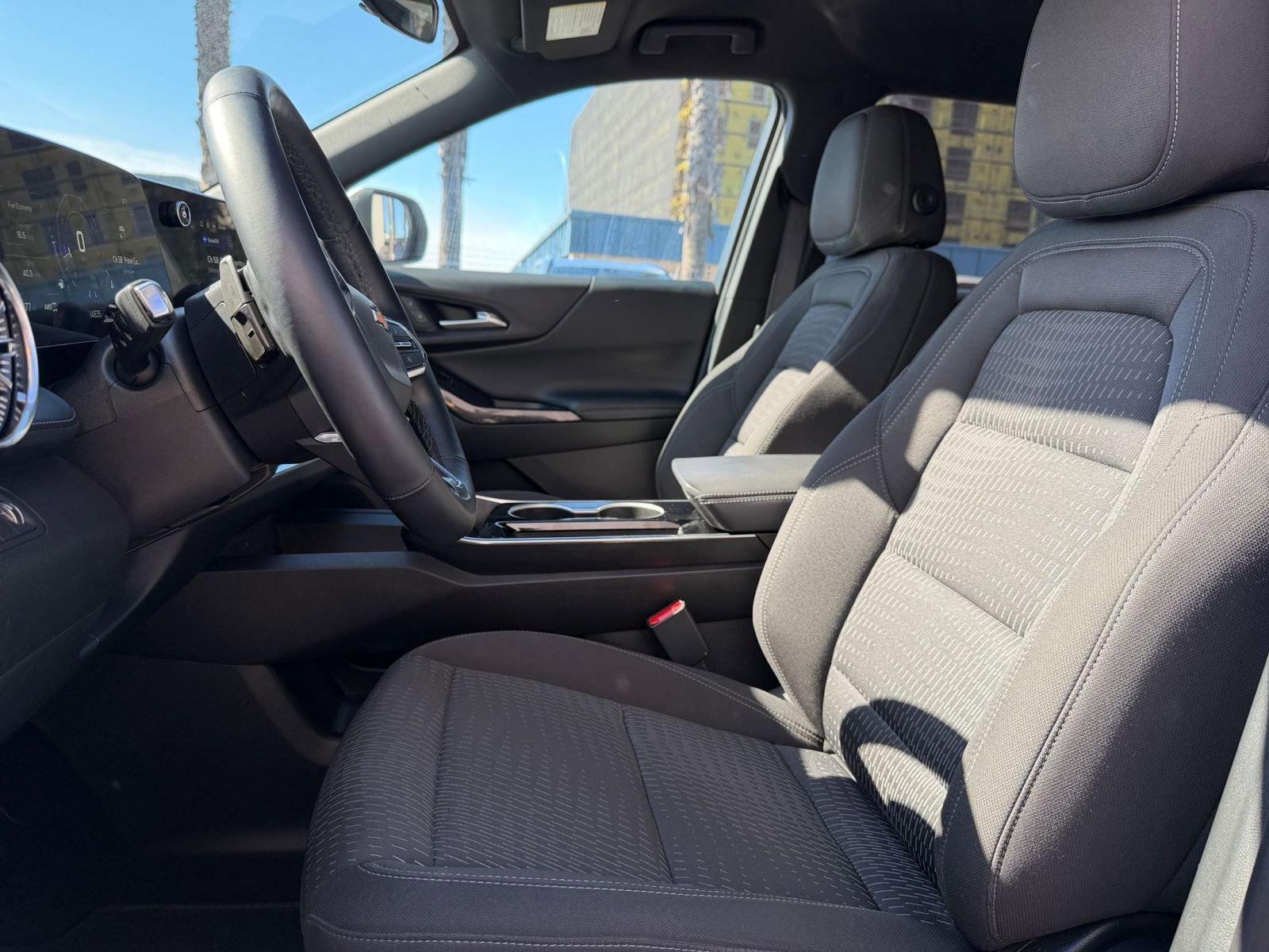 Used 2025 Chevrolet Equinox LT image 25