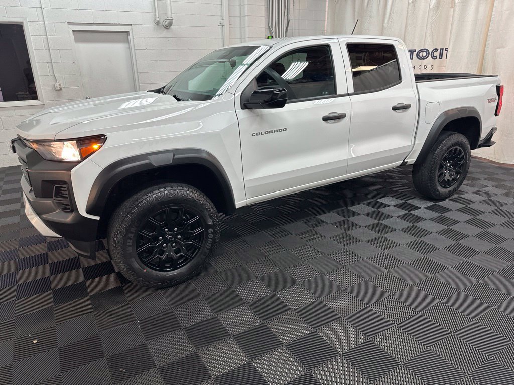 Used 2024 Chevrolet Colorado Trail Boss w/ Advanced Trailering Package AWD/4WD image 5