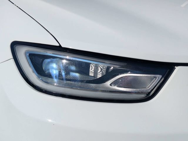 Used 2025 Chrysler Pacifica Limited image 9