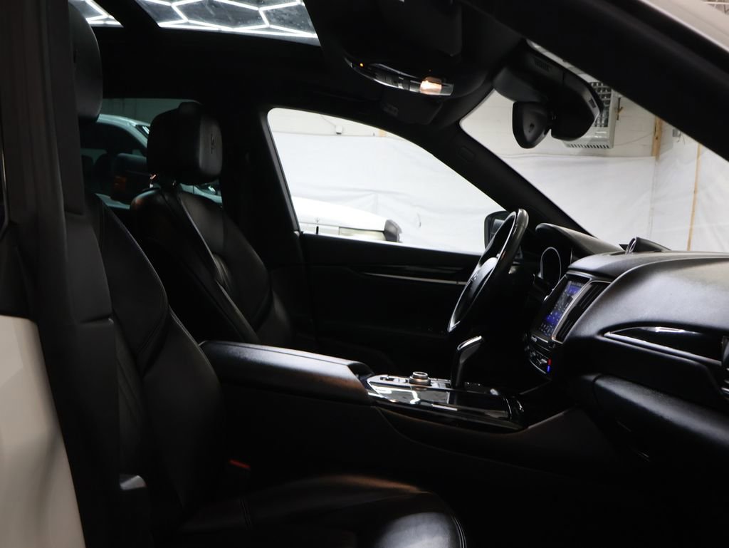 Used 2020 Maserati Levante image 10