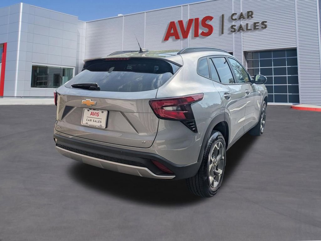 Used 2025 Chevrolet Trax LT w/ LT Convenience Package image 6
