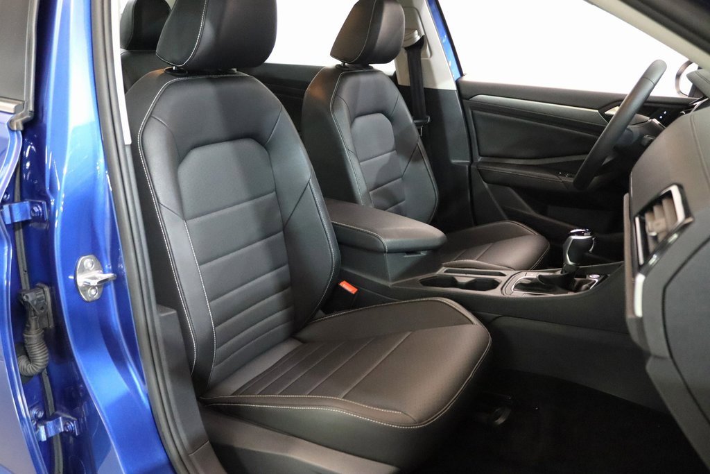 Used 2024 Volkswagen Jetta SE w/ Panoramic Sunroof Package image 12