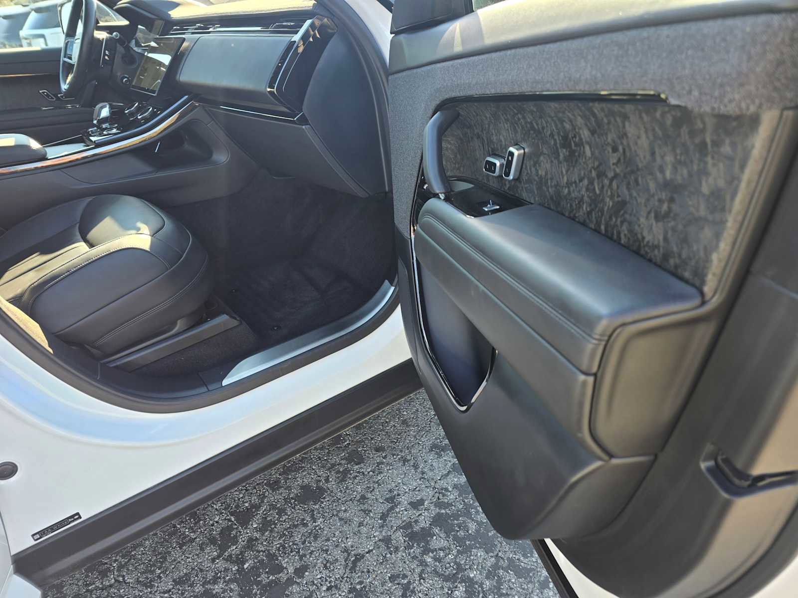 Used 2023 Land Rover Range Rover Sport SE Dynamic image 10