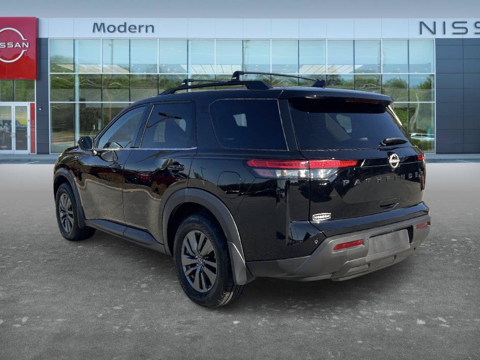 Certified 2022 Nissan Pathfinder SV w/ SV Black Package FWD image 7