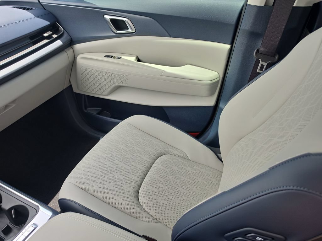 New 2026 Kia Carnival EX FWD image 16