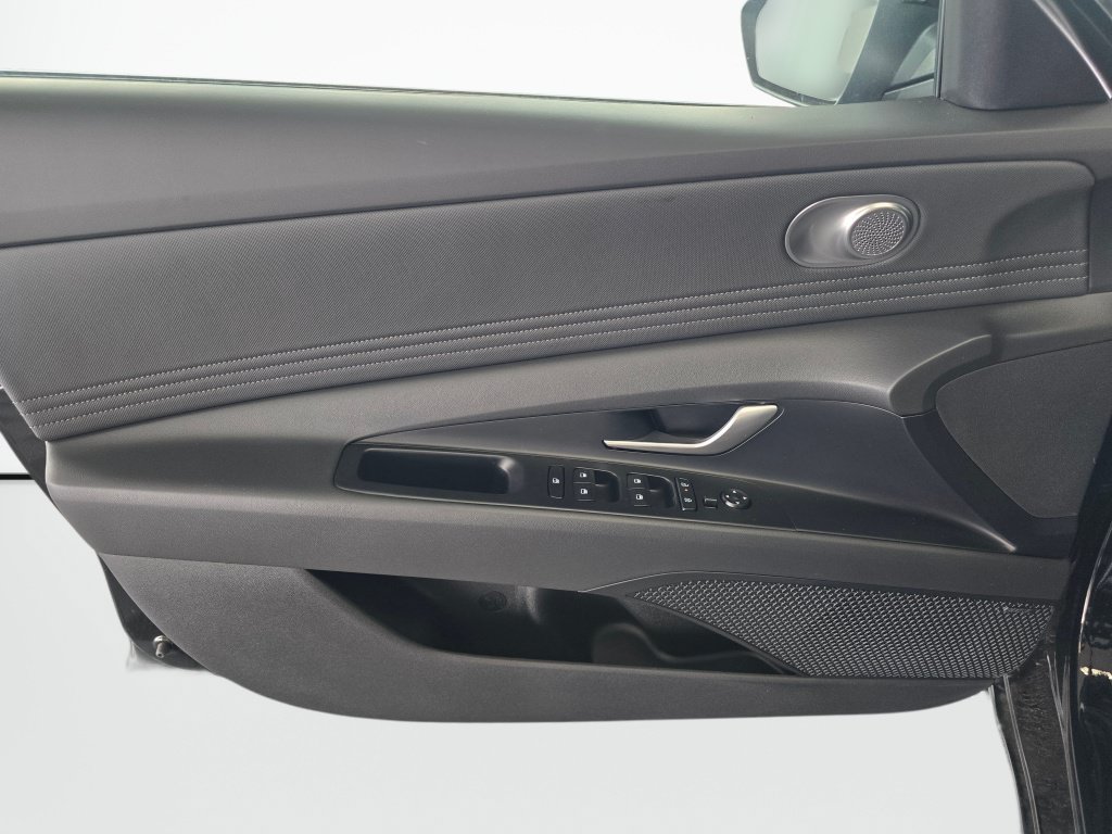 New 2026 Hyundai Elantra Limited FWD image 31