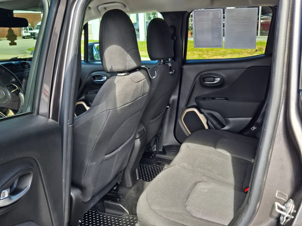 Used 2017 Jeep Renegade Latitude w/ Cold Weather Group AWD/4WD image 14