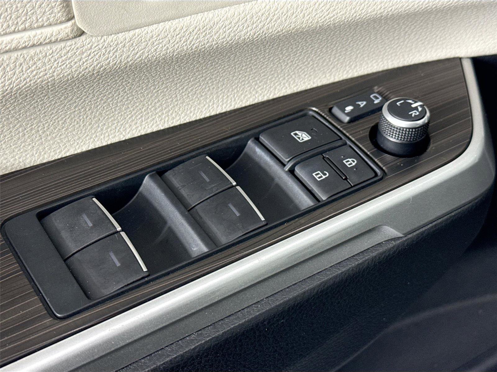 Certified 2023 Toyota Sienna Limited image 28