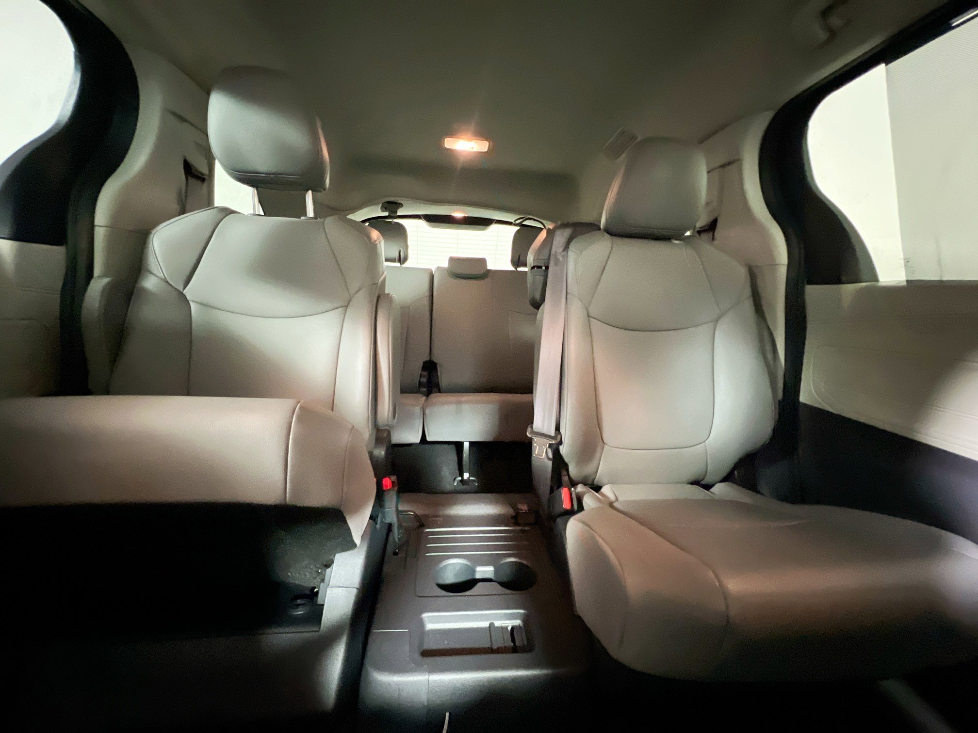 Used 2023 Toyota Sienna XLE image 33