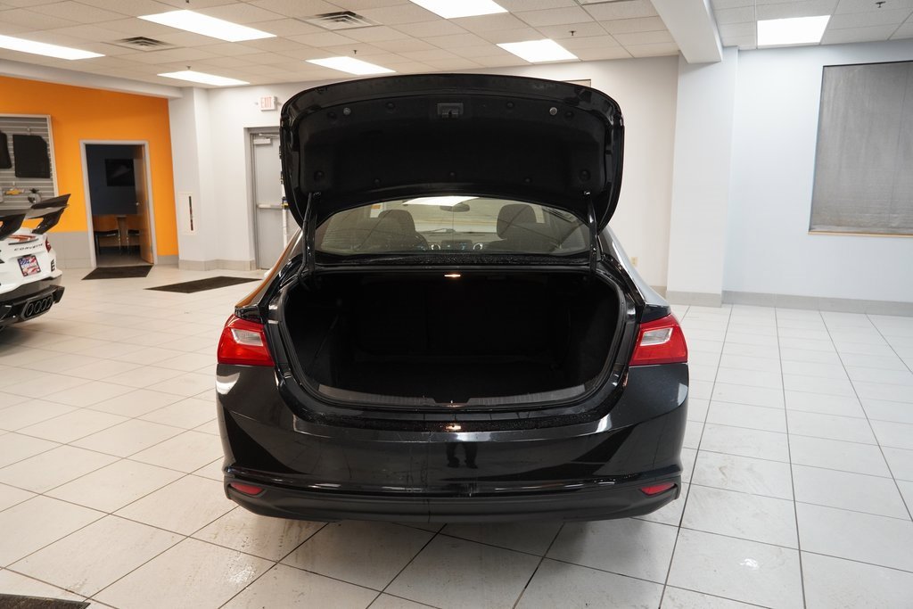 Used 2016 Chevrolet Malibu LT image 9