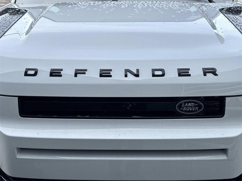 New 2026 Land Rover Defender 110 X-Dynamic SE image 9