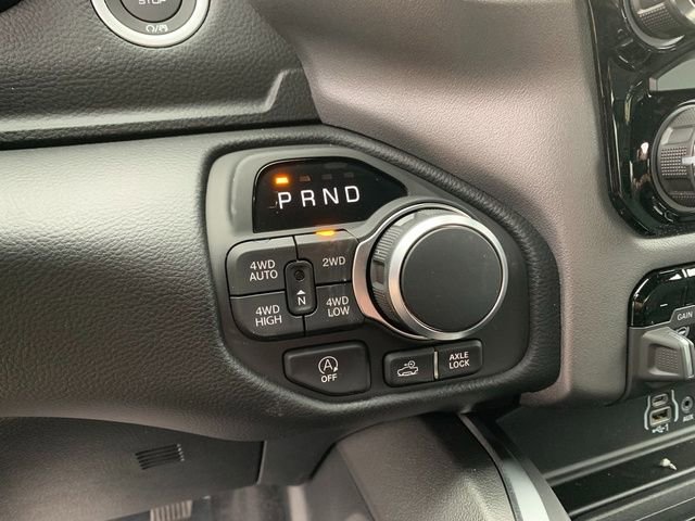 New 2026 RAM 1500 4x4 Crew Cab image 17