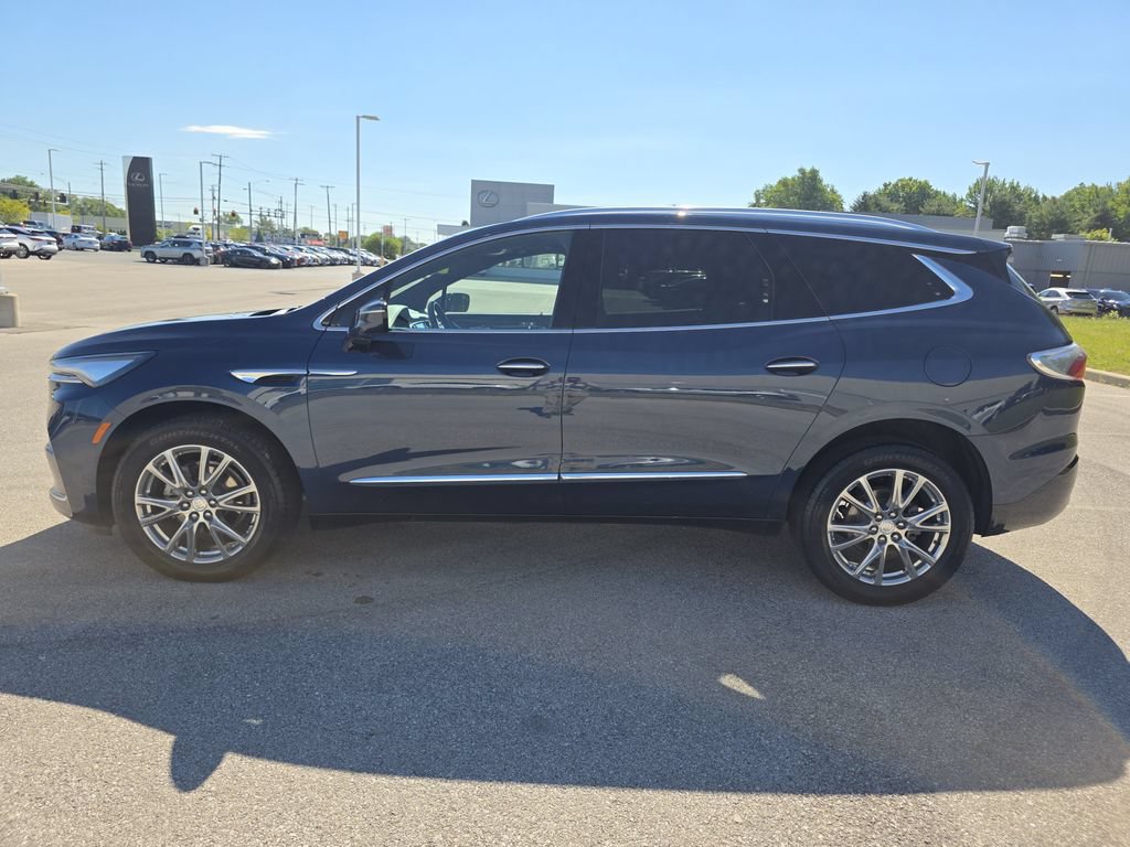 Used 2022 Buick Enclave Premium w/ Surround and Sites Package AWD/4WD image 5