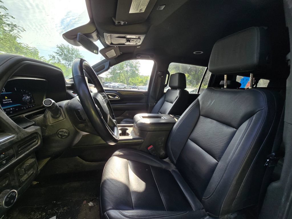 Used 2023 Chevrolet Suburban Z71 w/ Luxury Package AWD/4WD image 15