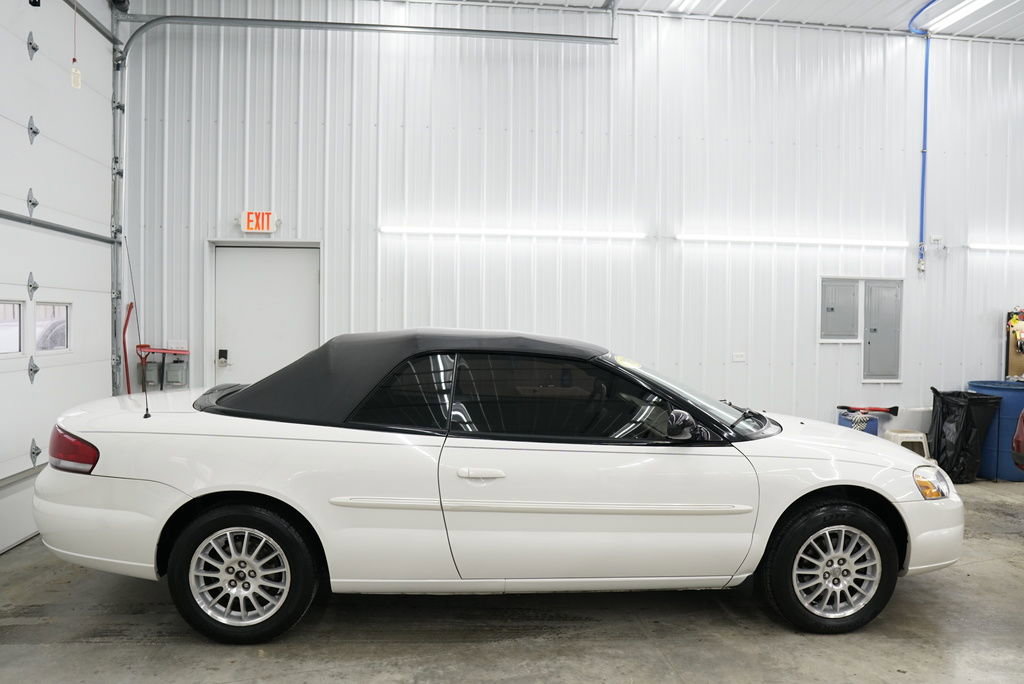 Used 2005 Chrysler Sebring Touring image 17