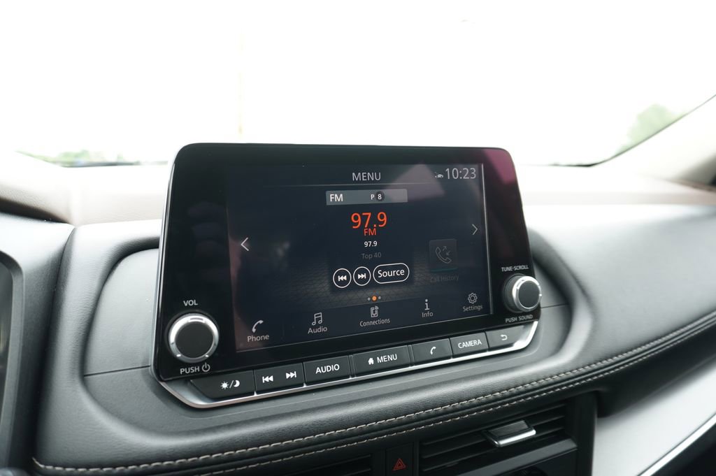 Used 2023 Nissan Rogue SV AWD/4WD image 16