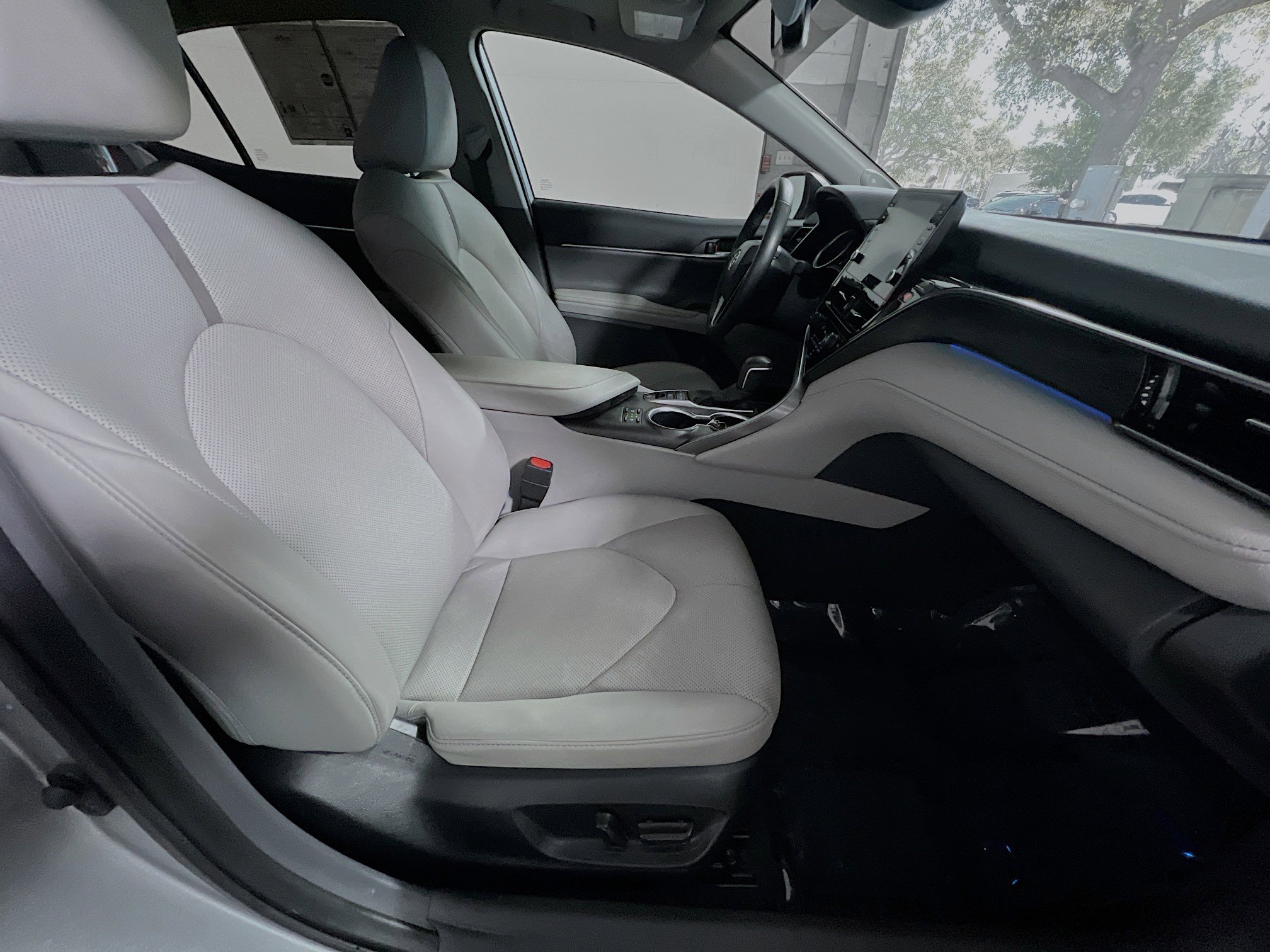 Used 2024 Toyota Camry XLE w/ Navigation Package image 31