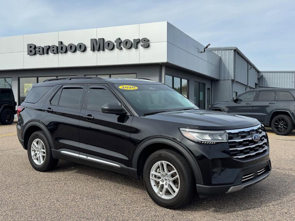 Used 2025 Ford Explorer Active image 1