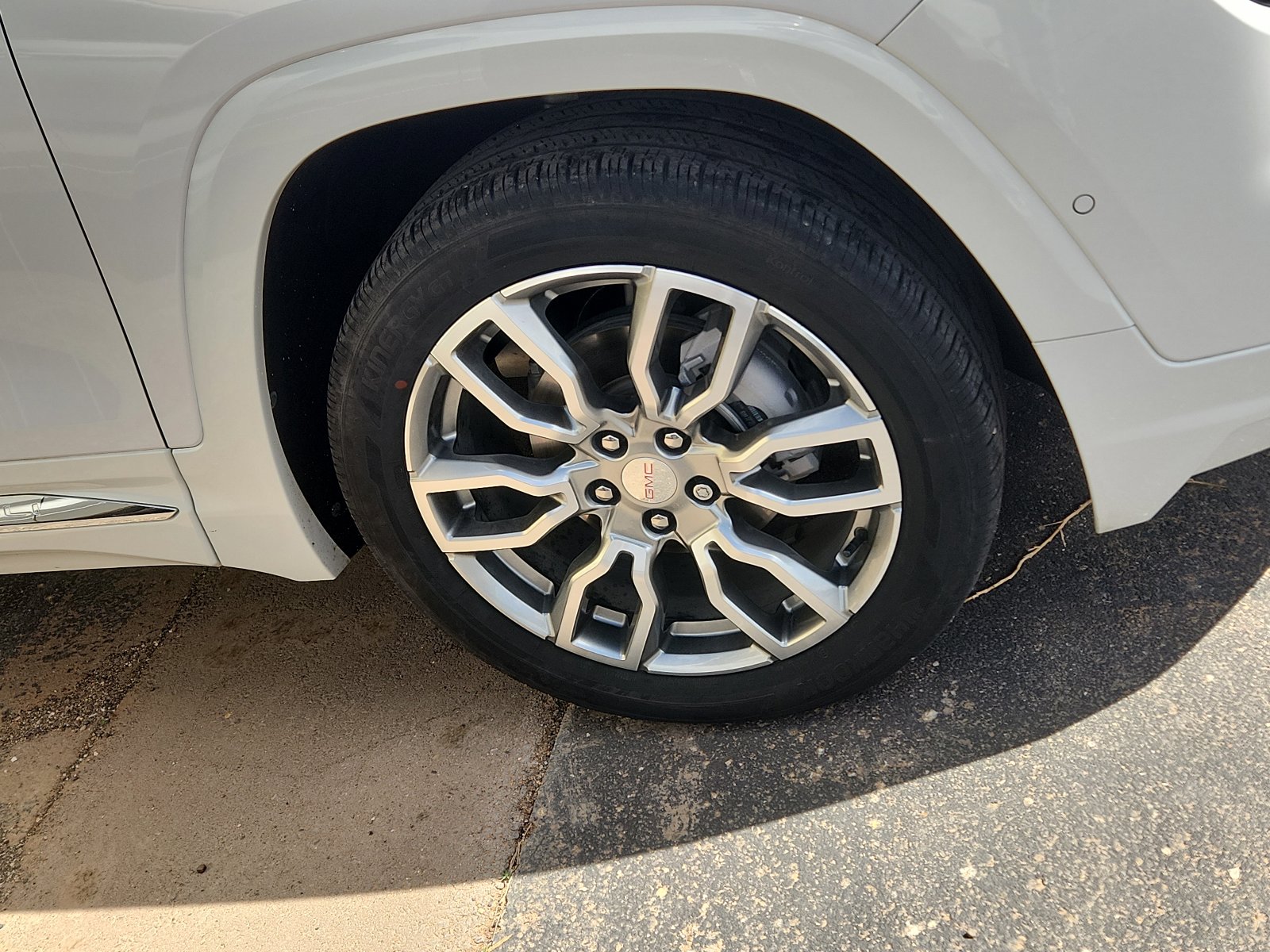 Used 2022 GMC Terrain Denali w/ Denali Premium Package AWD/4WD image 5