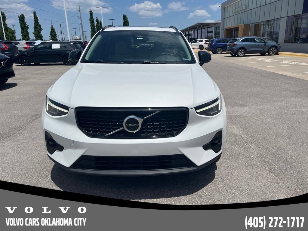 Certified 2023 Volvo XC40 B4 Plus w/ Driver Assist Package FWD image 2
