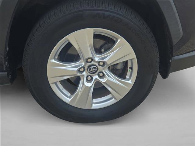 Used 2020 Toyota RAV4 XLE w/ Convenience Package image 12