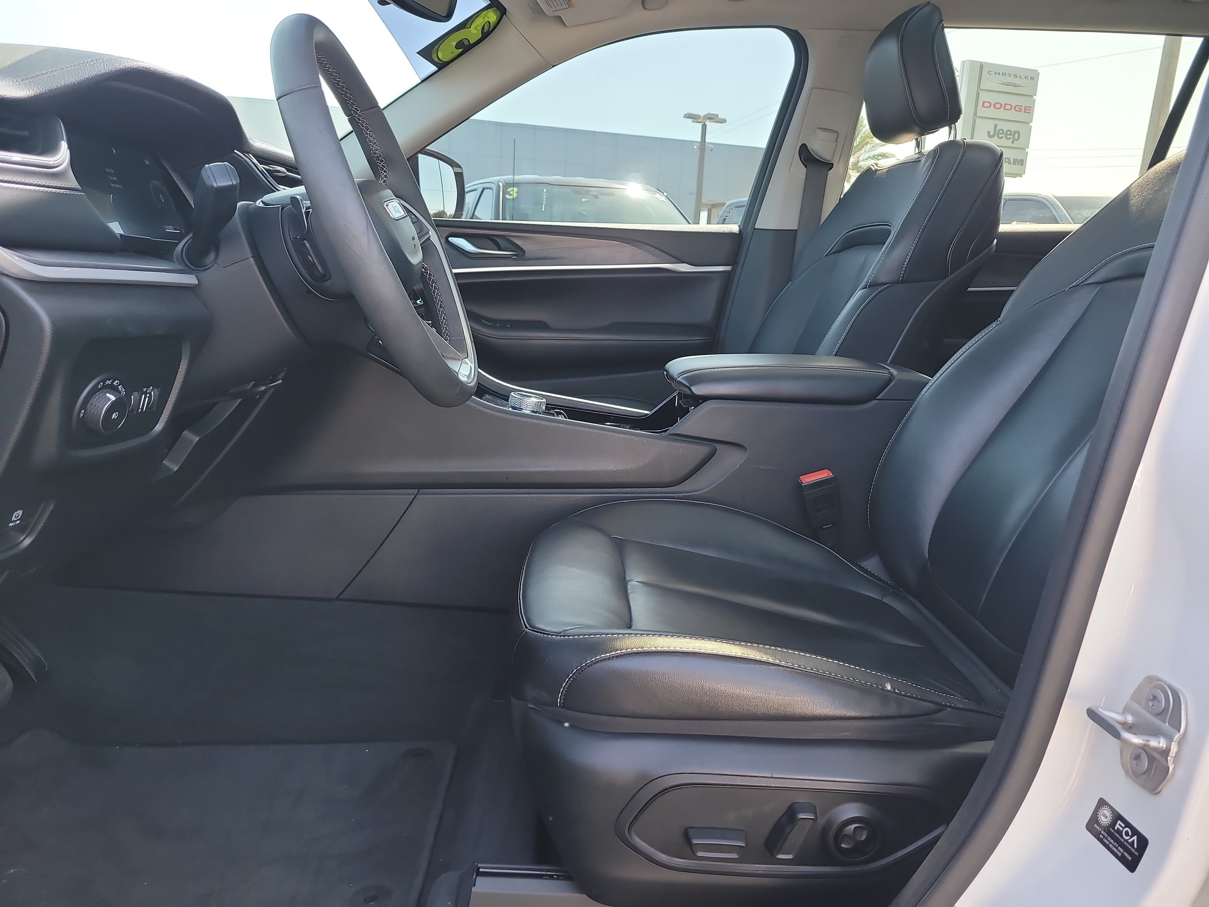 Used 2023 Jeep Grand Cherokee L Limited w/ Black Appearance Package RWD image 18