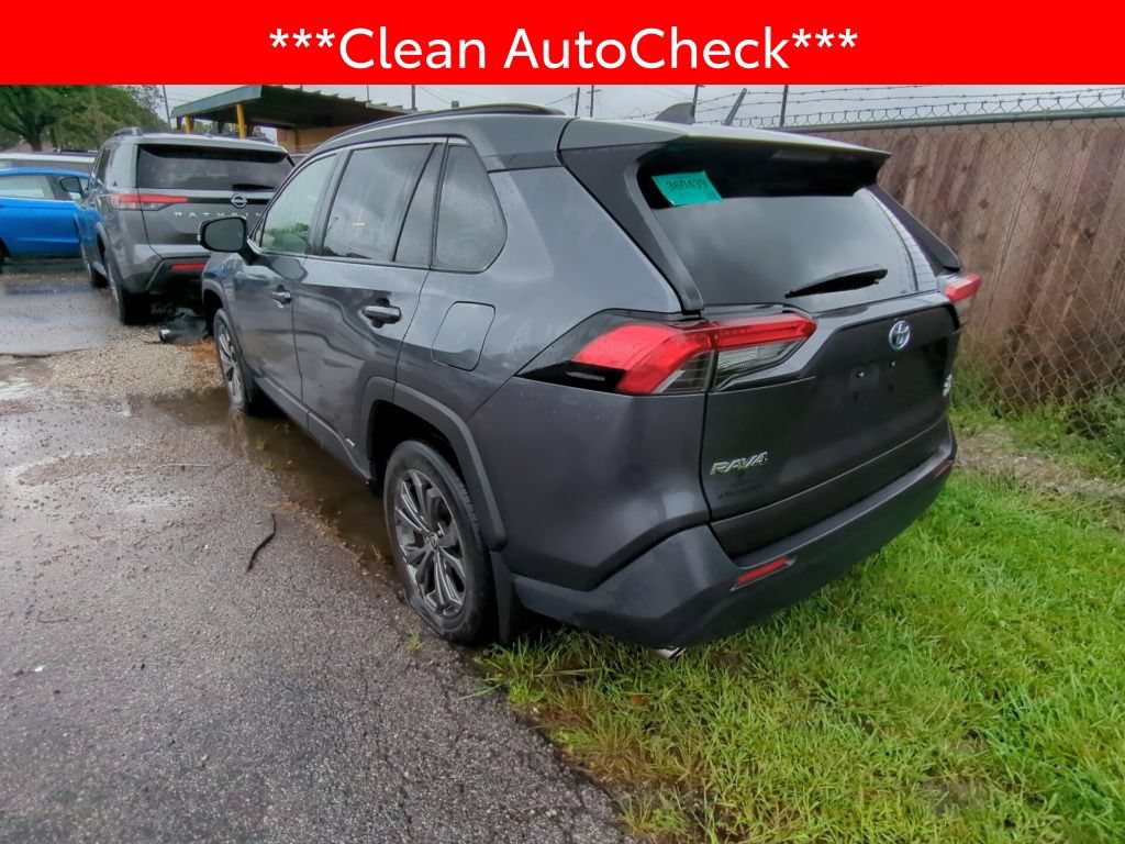 Used 2023 Toyota RAV4 XLE Premium AWD/4WD image 4