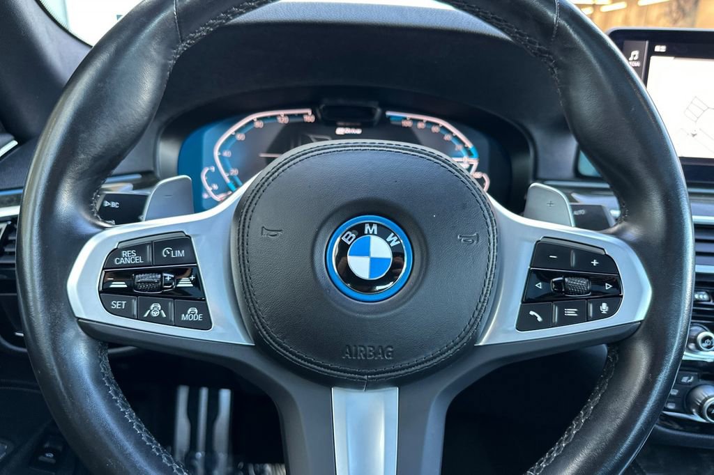 Used 2023 BMW 530e w/ M Sport Package image 26