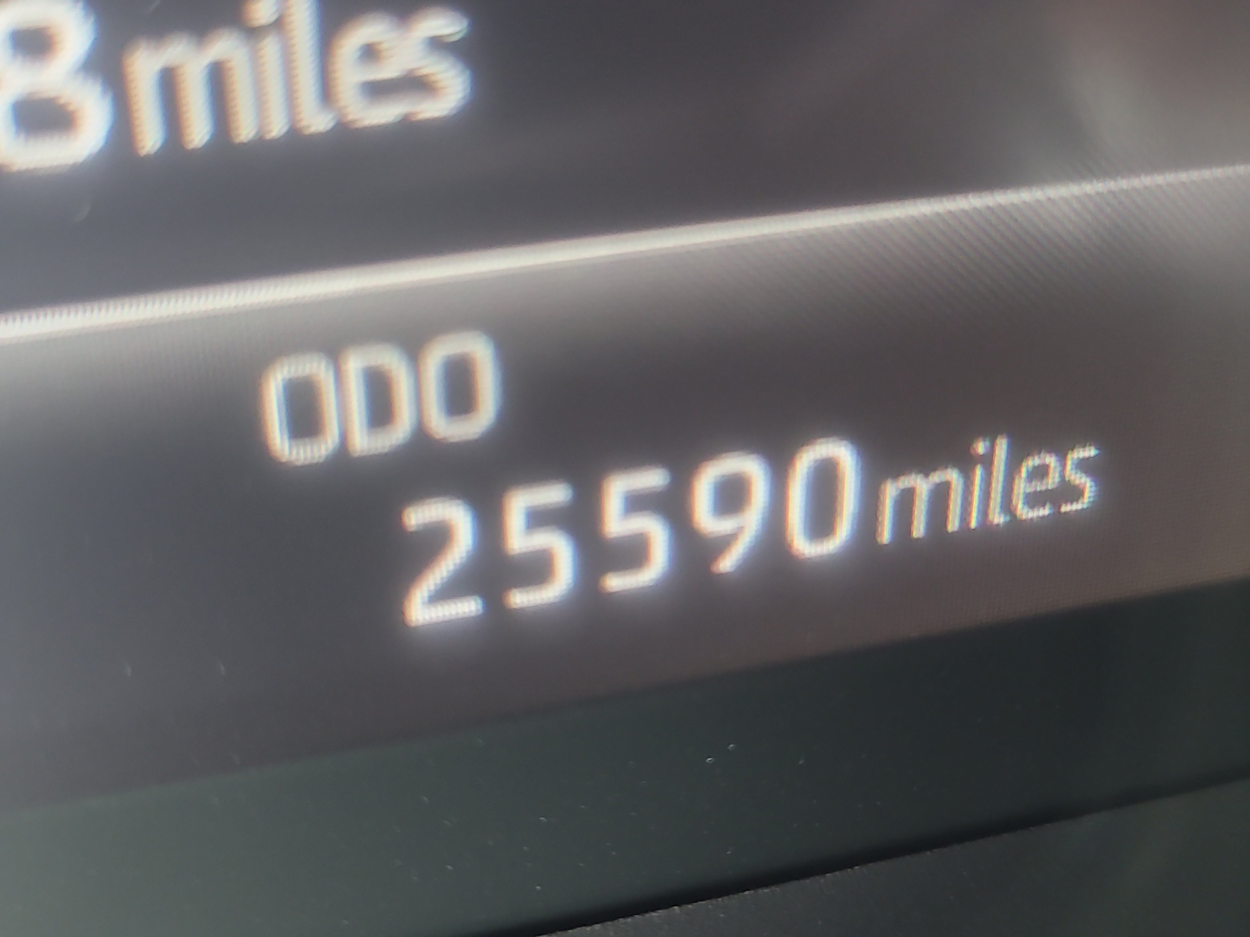 Used 2025 Toyota Highlander LE FWD image 33