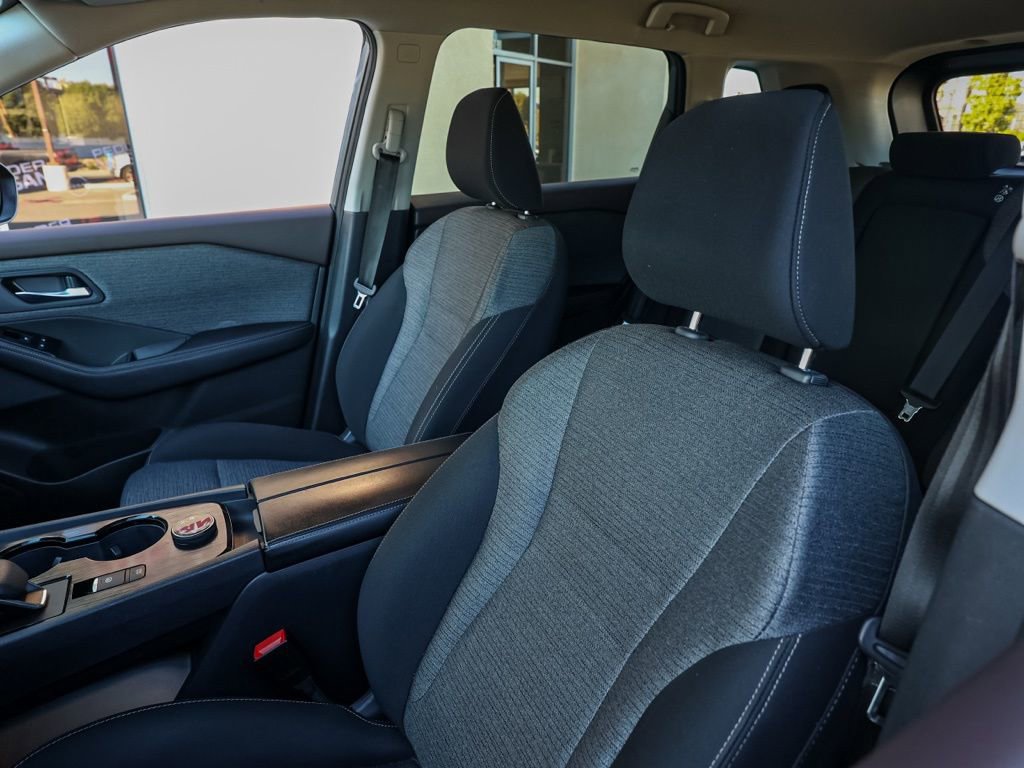 Used 2023 Nissan Rogue SV image 18