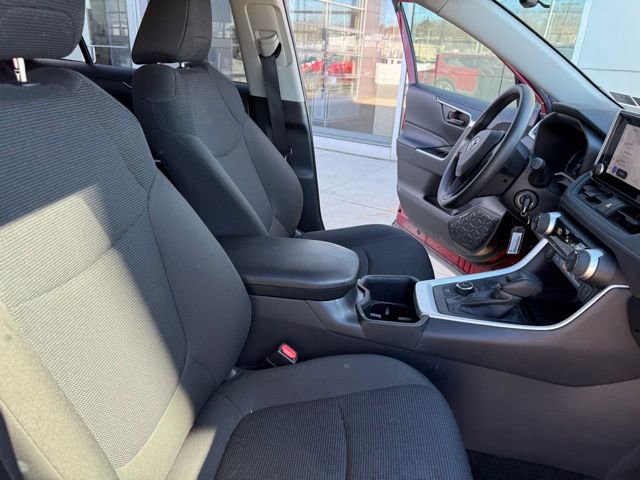 Used 2025 Toyota RAV4 LE image 33