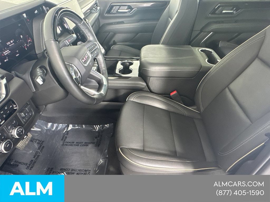 Used 2025 GMC Yukon Elevation w/ Elevation Premium Package AWD/4WD image 11