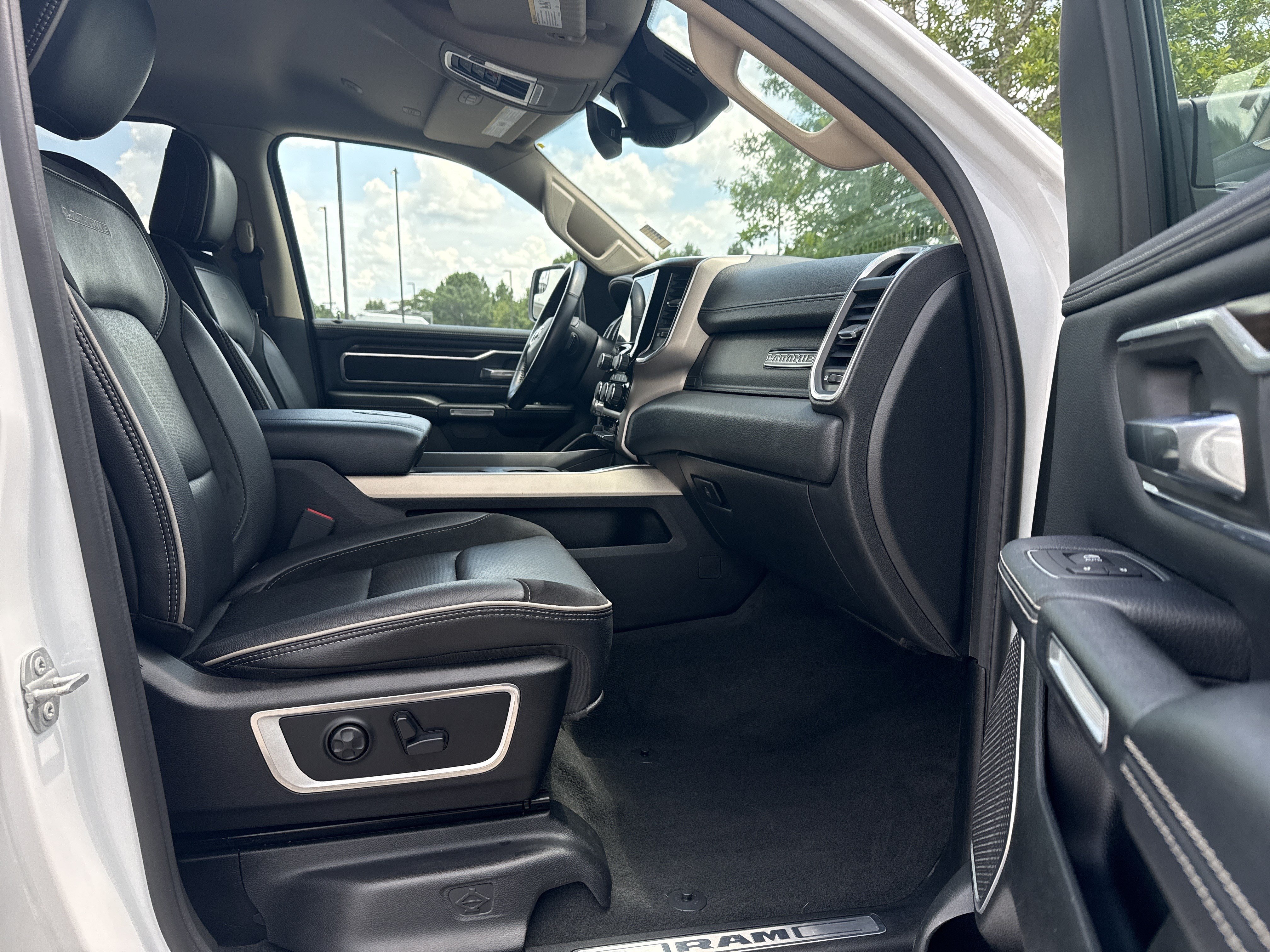 Used 2021 RAM 1500 Laramie AWD/4WD image 14