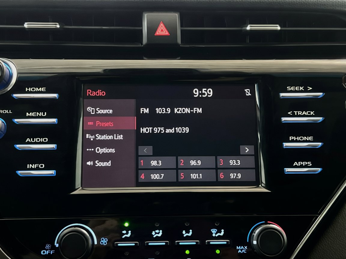 Used 2018 Toyota Camry LE FWD image 10