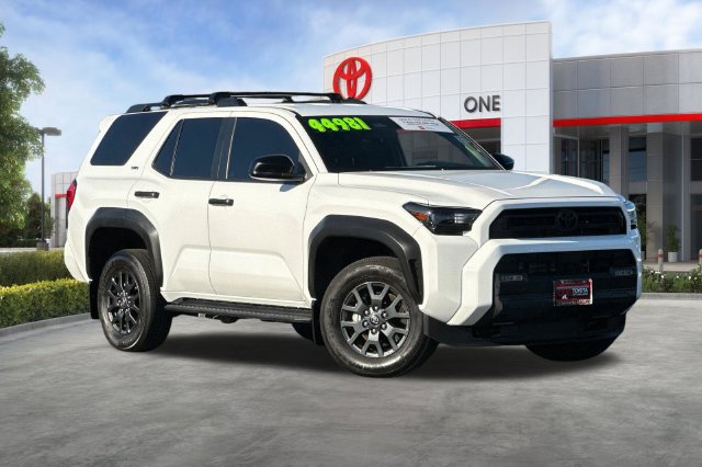 Certified 2025 Toyota 4Runner SR5 AWD/4WD image 2