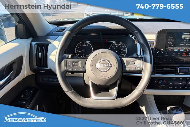Used 2024 Nissan Pathfinder SL w/ Black Appearance Package AWD/4WD image 7
