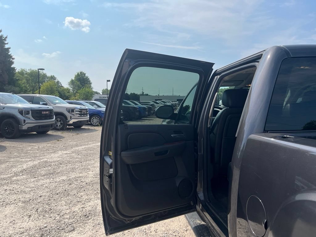 Used 2011 GMC Sierra 1500 SLT w/ SLT Convenience Package AWD/4WD image 27
