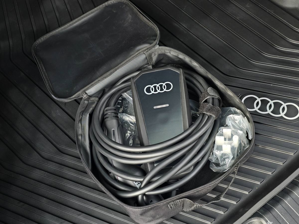 Used 2025 Audi Q6 e-tron Premium Plus AWD/4WD image 57